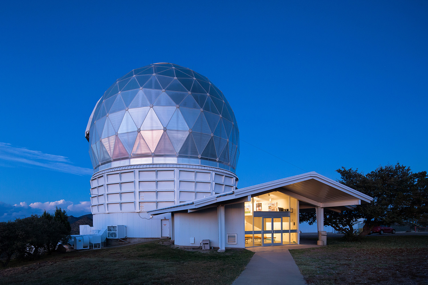 The 10m Hobby-Eberly Telescope at McDonald Observatory in Texas (photo by Ethan Tweedie Photography). 