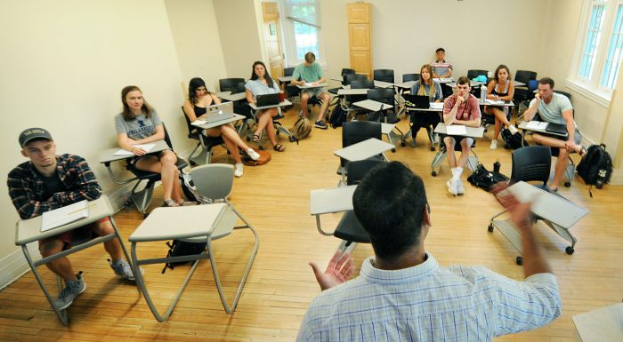Navin Bapat teaches "International Relations and World Politics" summer school class in 2019.