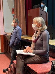 Florence babb and Michael Hill with masks on in a lecture hall