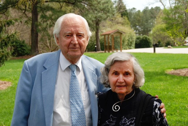 Robert and Pearl Seymour in 2009 (photo courtesy of Frances Jane Seymour and Robert E. Seymour III).