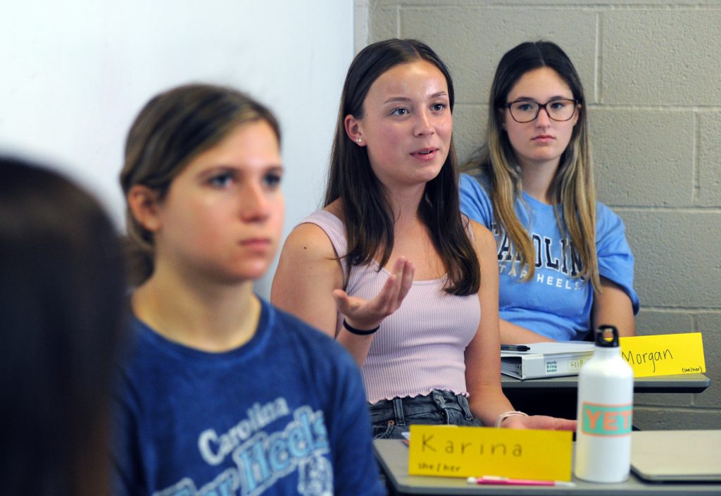 Students listen to their instructor during a College Thriiving course in the classroom.